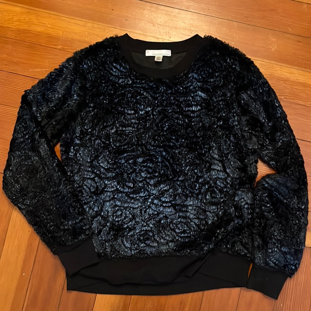 Fuzzy sweatshirt women’s Small shiny festive navy/black